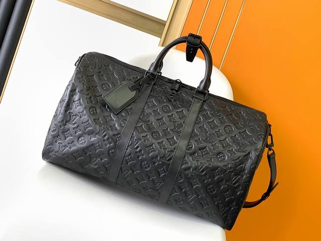 顶级原单 M44 Keepall Bandouli re 50 旅行袋为 Monogram Shadow 皮革铺陈全幅 Monogram 压纹 搭配哑光金属件