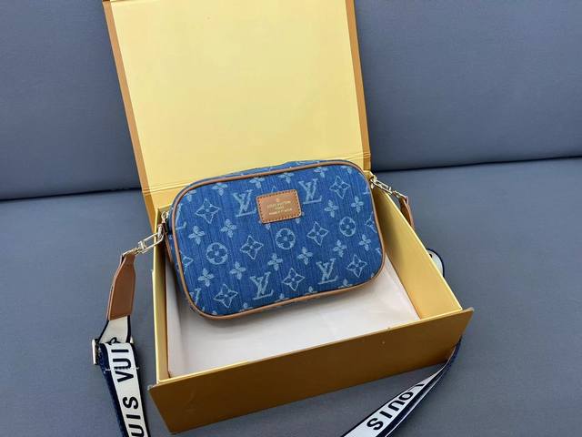 Louisvuitton 路易威登 牛仔布老花邮差包斜挎相机包 采用精湛镶嵌细工 经典百搭 实物拍摄 原厂原版面料 配送防尘袋礼盒 22 X 14Cm