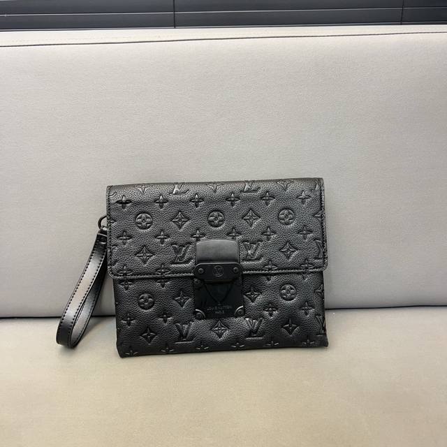 Louisvuitton 路易威登 S Lock 手拿包 夹包 采用原版面料材质 配送防尘袋 礼盒 规格:28 X 22 Cm