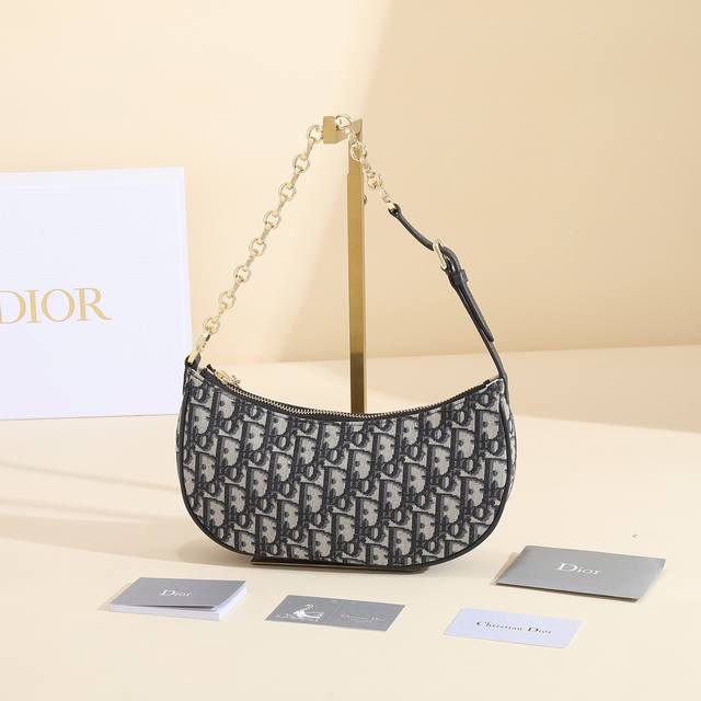 Diorlounge 手袋 月亮包 布兰 这款 Cd Lounge 手袋是二零二三年夏季新品，彰显 Dior 的现代审美与高订风范。采用蓝色 Obliq
