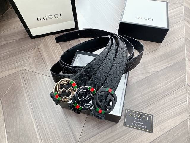 Gucci 双面可用 古奇新款互扣式g带扣深受品牌辉煌的70年代经典设计所影响，得以重新诠释。安放于织纹纯皮腰带之上。正品一致的吊牌全套包装 配纸袋 礼品盒 亲