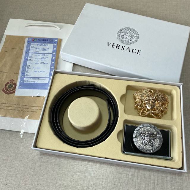 Versace精品款 【☆双扣礼盒套装 含礼盒】专柜有售 · 范思哲专柜在售正品 · 此款采用头层牛皮制作 · 走线油边细致 · 正品开模 · 搭配仿铜扣经久耐