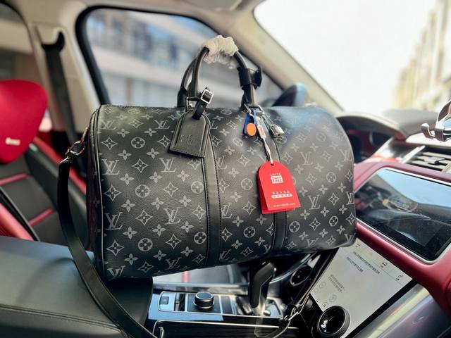 高端货 新款 “Louis Vuitton”旅行袋m40569 Keepall Bandoulière 45 旅行袋keepall 45旅行袋，由全新标志性黑m
