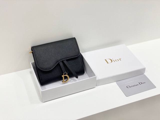 Dior 2067颜色 黑色 尺寸 11*10*2 Dior专柜最新款火爆登场！采用头层牛皮，做工精致， 媲美专柜！多功能小钱包，超级实用！
