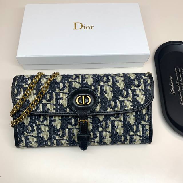 Dior 927颜色 黑色 尺寸 19*10.5*3.5 Dior 专柜同步，可肩背专柜品质顶级进口牛皮 海外订制钥匙扣五金 做工油边精湛