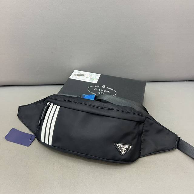 Prada X Adidas 普拉达联名阿迪达斯saffiano尼龙布腰包单肩包 斜挎胸包 采用精湛镶嵌细工，经典百搭 实物拍摄 原厂原版面料 配送防尘袋 礼盒