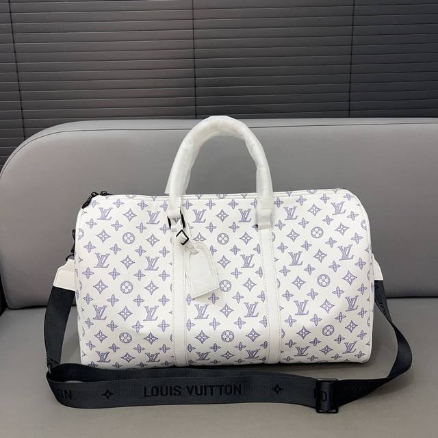 Louisvuitton 路易威登 Keepall旅行袋 手提包袋 机场包 采用精湛镶嵌细工，实物拍摄 原厂原版面料 配送 防尘袋 45 X 29Cm。
