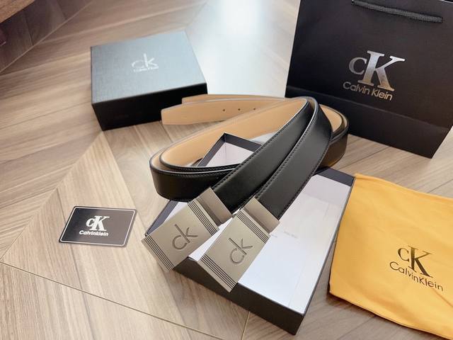 Ck 美国品牌 为全球最大的高级时尚控股公司以传统手工设计和款式新颖誉满全球此款采用纯牛皮名师制作 随心驾驭[奸笑] 附带原版包装 宽度3.4厘米。