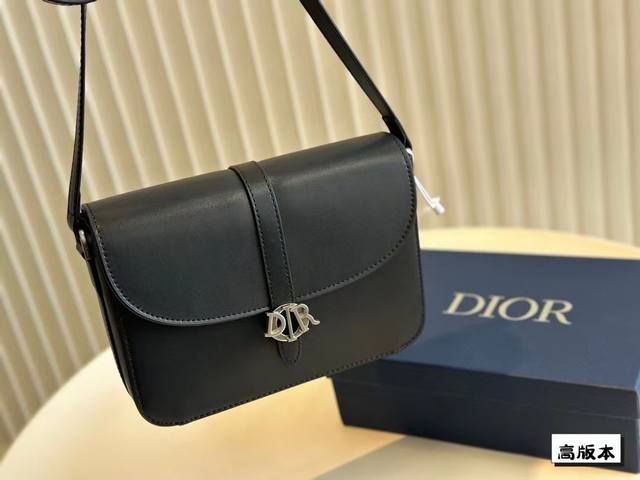 原单 Dior 迪奥 Homme Tote 专柜售价2.4W 推荐入 Pre-Fall早春新款saddle Bag中性款的saddle Bag强势推！！Dior