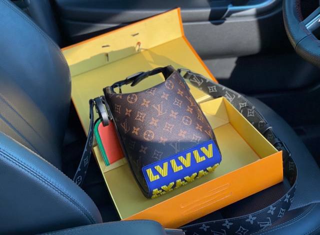 高端货 新款 “Louis Vuitton”Lv单肩包 路易威登薯条包 M57966 Louis Vuitton Cruiser 系列 Rubber 老花 帆布