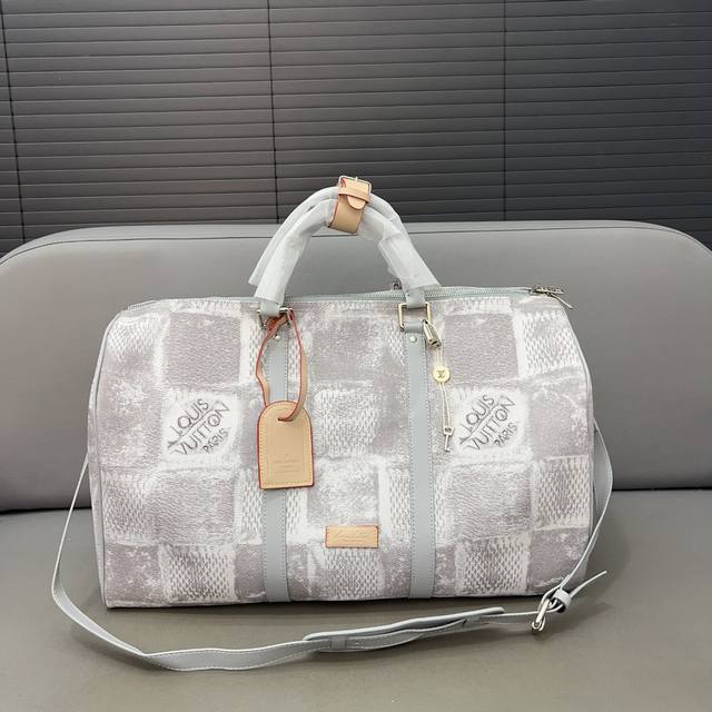 Louisvuitton 路易威登 Keepall Bandouliere 旅行袋 手提包袋 男女通用大容量机场包 采用精湛镶嵌细工，实物拍摄 原厂原版面料n5