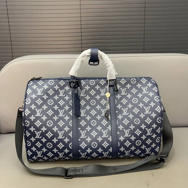 Louisvuitton 路易威登 Keepall旅行袋 手提包袋 机场包 采用精湛镶嵌细工，实物拍摄 原厂原版面料 配送 防尘袋 50 X 29 Cm。