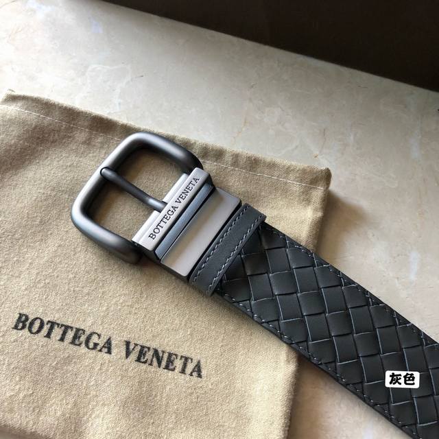 原厂皮 Bottega Veneta可剪裁调式腰带，从横交错的编织风情匠心独具，搭配旋转尾夹针扣体现完美美学，时尚奢华，编织经典。3.5Cm.