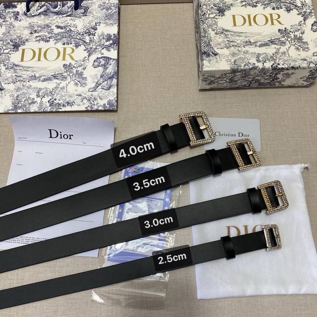 品牌：迪奥Dior 仿铜 等级：双面头层牛皮.。油边精致、官网同步新款 配专柜全套包装 送打眼针 扣头：新款仿铜扣 不褪色 长度：90 110cm 4种规格 颜