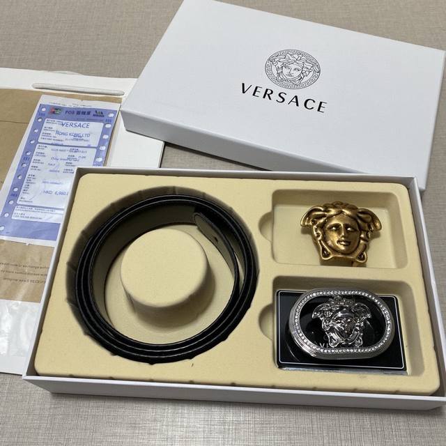 Versace精品款 ☆双扣礼盒套装 含礼盒 专柜有售 范思哲专柜在售正品 此款采用头层牛皮制作 走线油边细致 正品开模 搭配广州原版扣经久耐用、3.8cm规格