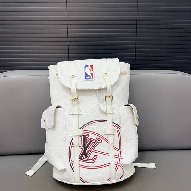 LouisVuitton 路易威登 NBA联名 CHRISTOPHER 双肩包 背包 电脑包经典Logo搭配原厂工艺材质 休闲百搭采用精湛镶嵌细工，实物拍摄 原