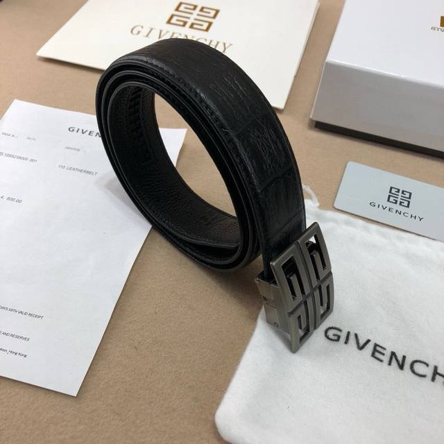 品牌：纪梵希Givenchy 新款自动皮带 等级：双面头层牛皮 不要拿市场便宜皮版和我们比.不是一个档次.识货来 新款开模。带宽3.5厘米.油边精致 电脑车线