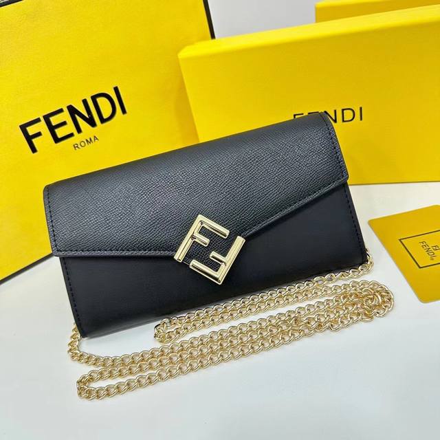 Fendi F09颜色 黑色尺尺寸 19*10.5*3.5 Fendi 专柜同步，可肩背专柜品质顶级进口牛皮 海外订制钥匙扣五金 做工油边精湛