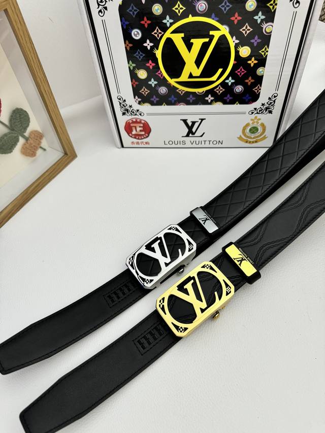 品名：Lv..路易..威登自动带 材质：原单牛皮腰带 百分百头层牛皮腰带保证真皮，24K纯钢扣，专柜原单品质、做工精细，时尚大牌，送人自用首选 包装： 请认准如