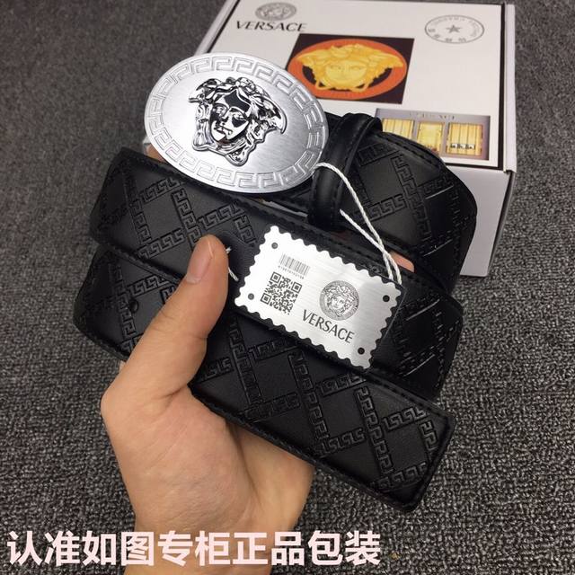 品牌：Versace.范思哲 型号：原单！请认准如图专柜包装 等级：意大利进口百分百头层牛皮，范思哲.Versace，世界著名奢侈品品牌，美人头经典之作，进口头