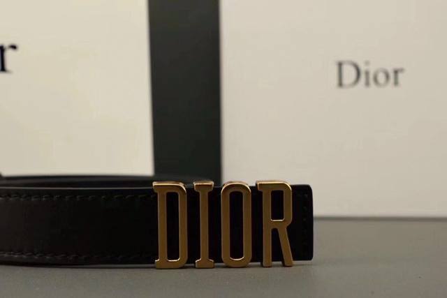 品牌：Dior。爆款 等级：女士皮带.双面头层牛皮.油边走线精致、官网同步爆款、配专柜礼品盒包装 送打眼针 扣头：原版古铜扣 长度：90 110Cm 3.0Cm