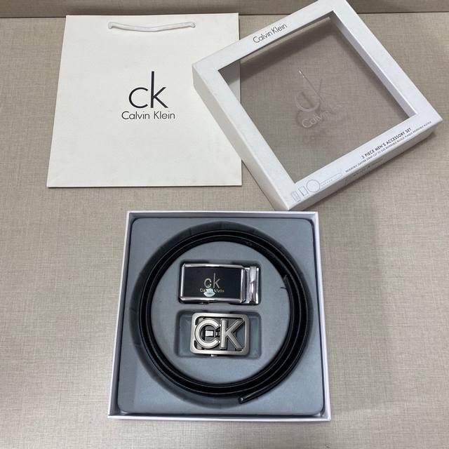 Ck精品款 ☆双扣礼盒套装 含礼盒 专柜有售 Ck专柜在售正品 此款采用头层牛皮制作 走线油边细致 正品开模 搭配广州原版扣经久耐用、3.5Cm规格