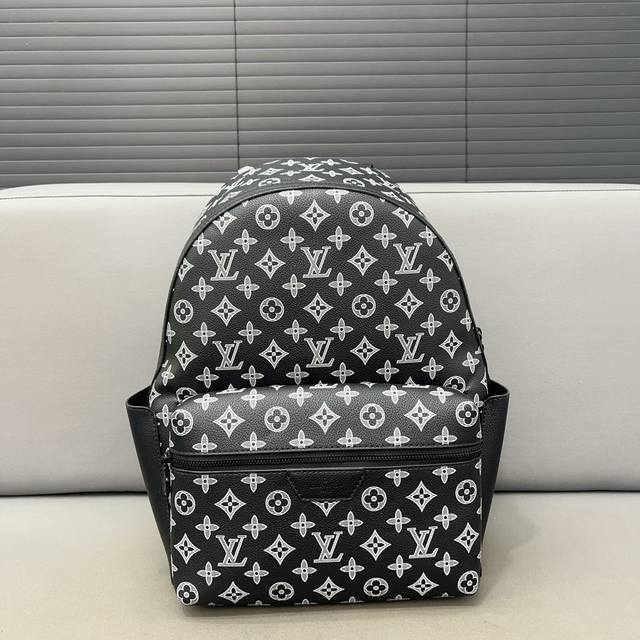 Louisvuitton 路易威登 Discovery 印花双肩包 大容量背包 男女通用 采用精湛镶嵌细工，经典百搭 实物拍摄 原厂原版面料 配送防尘袋 40