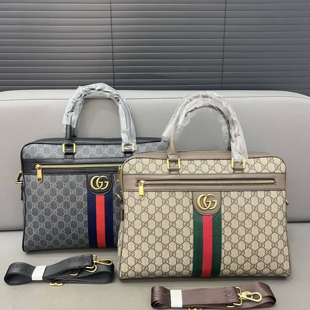 Gucci 古奇 男包公文包 手提包 电脑包 采用精湛镶嵌细工 经典百搭 实物拍摄 原厂原版面料 28 X 38 Cm。