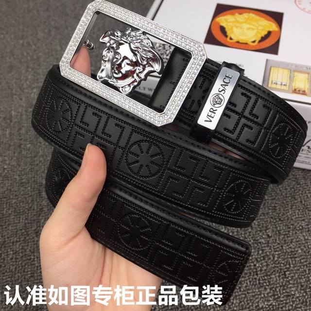 品牌：Versace.范思哲镶钻 型号：原单！请认准如图专柜包装 等级：意大利进口百分百头层牛皮，范思哲.Versace，世界著名奢侈品品牌，美人头经典之作，进