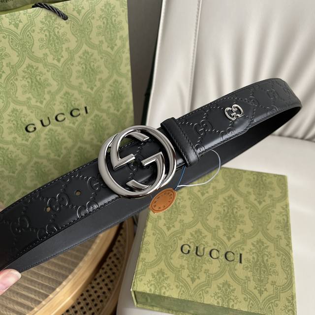 Gucci进口压花经典纹路牛皮尾部带gg五金，搭配精品新款五金，高端又美观，十分时尚！